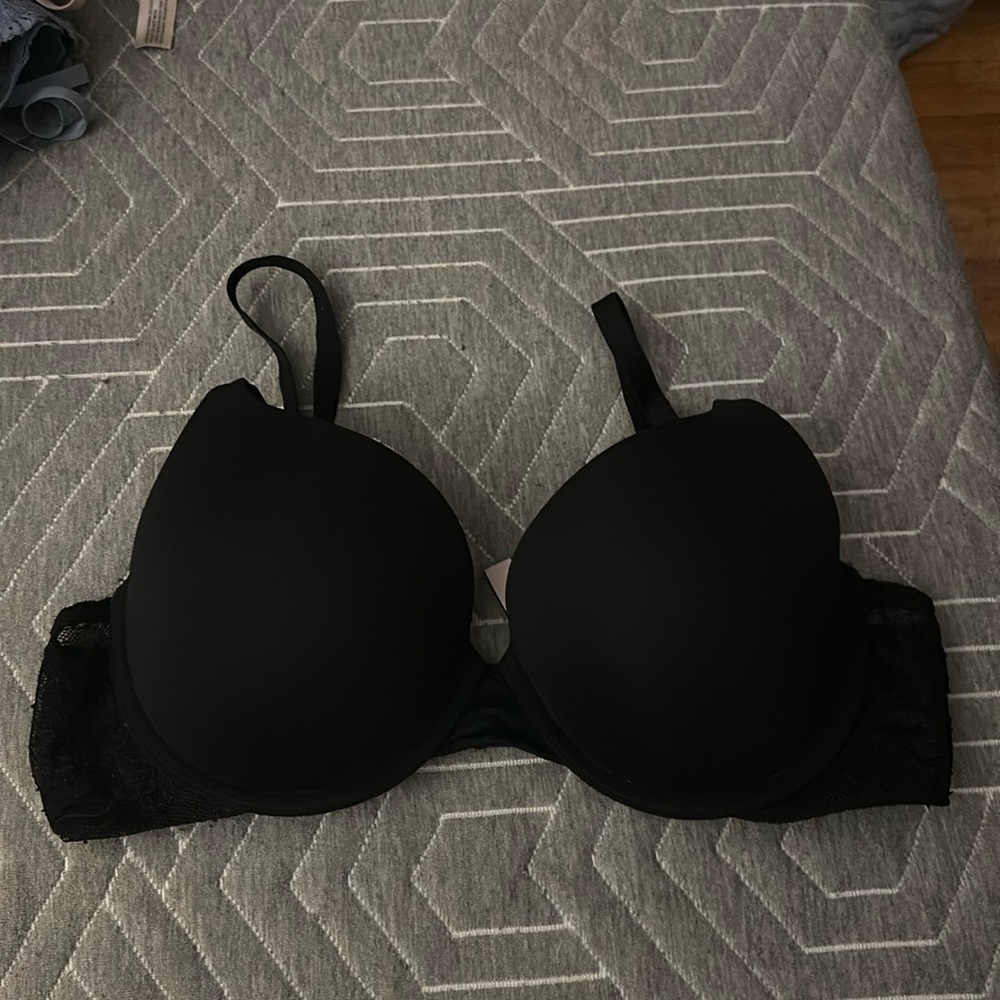 Black Victoria’s Secret t shirt push up bra 36C